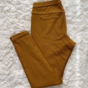 Hue by Macy’s Denim Leggings